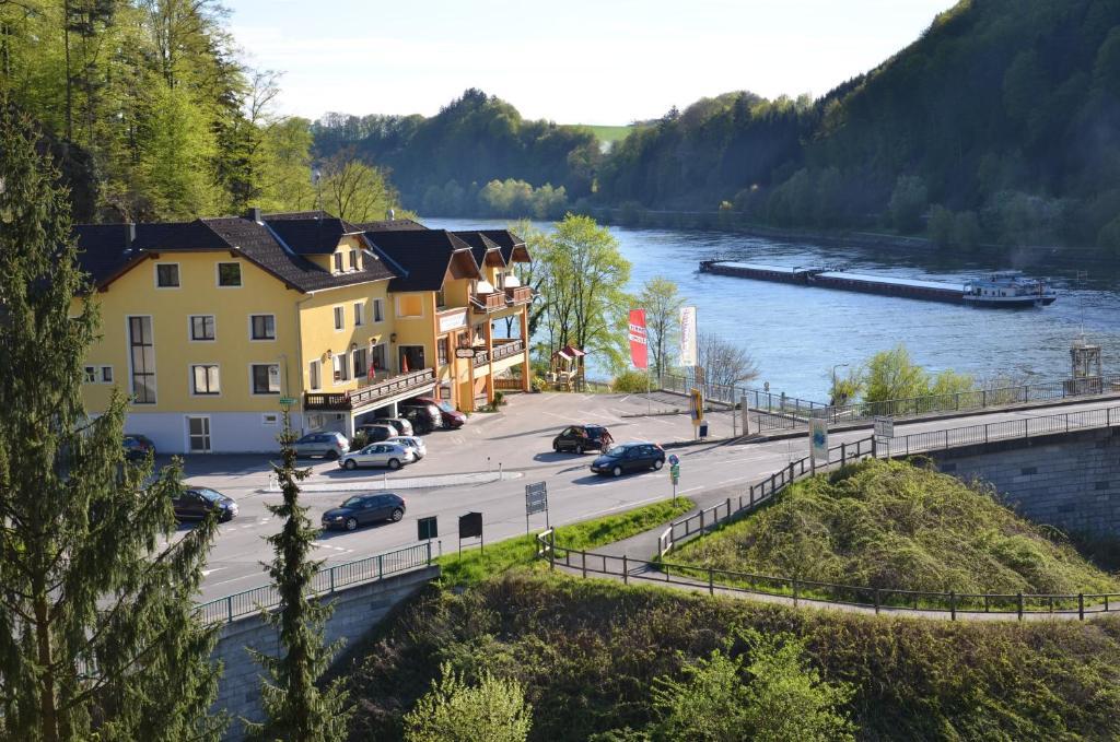 Gasthof Zur Donaubruecke Ardagger Markt 외부 사진