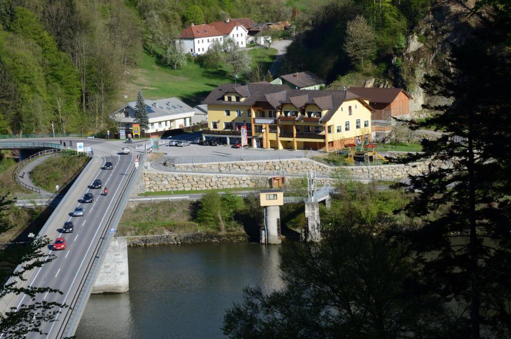 Gasthof Zur Donaubruecke Ardagger Markt 외부 사진